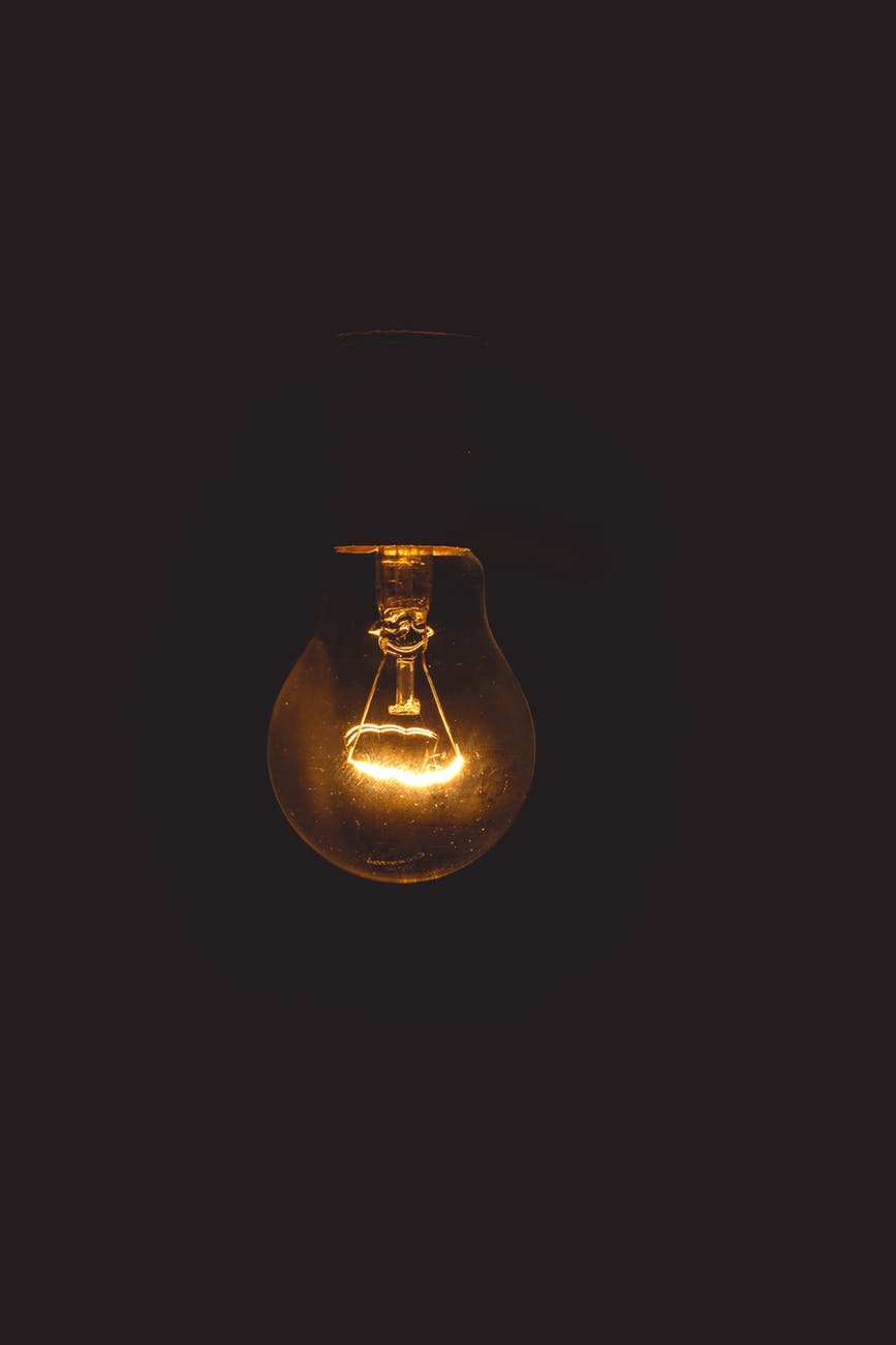 close up photo ofg light bulb