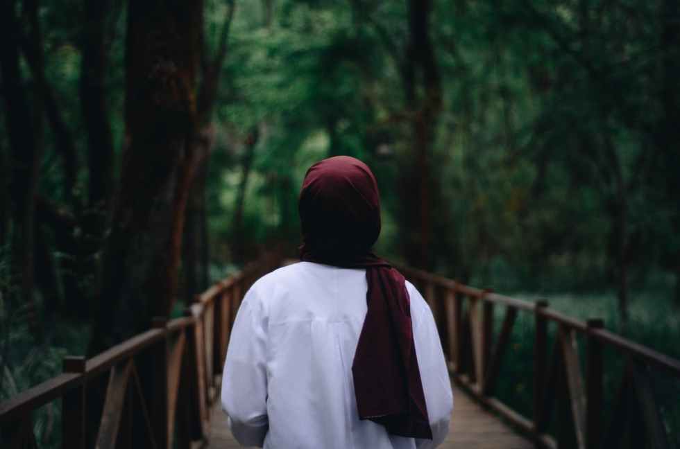 woman wearing red hijab